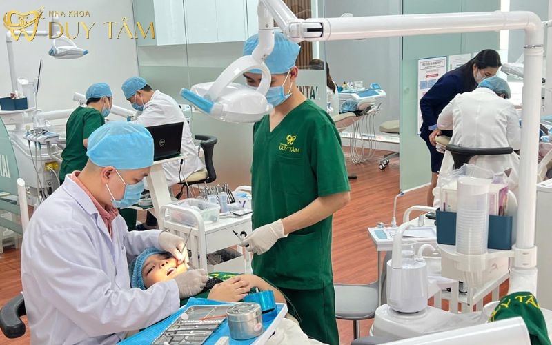 Nha Khoa Duy Tâm sở hữu đội ngũ y bác sĩ có nhiều năm kinh nghiệm cấy ghép Implant